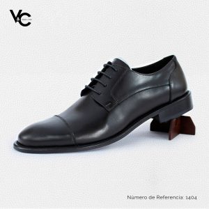 Zapato de cordón en cuero color negro